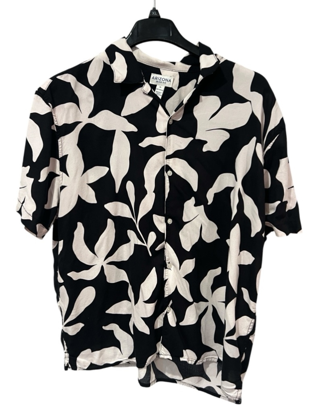 Arizona Jean Company Black/White Floral Hawaiian Short Sleeve Button-Down Shirt